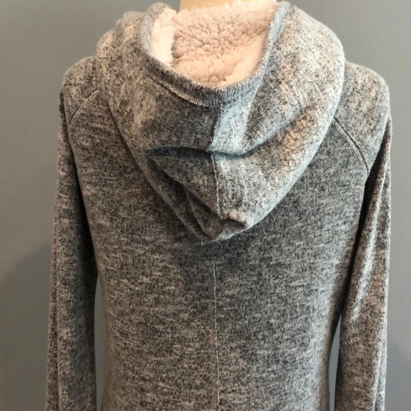 Abercrombie and Fitch - Picture 6 of 8